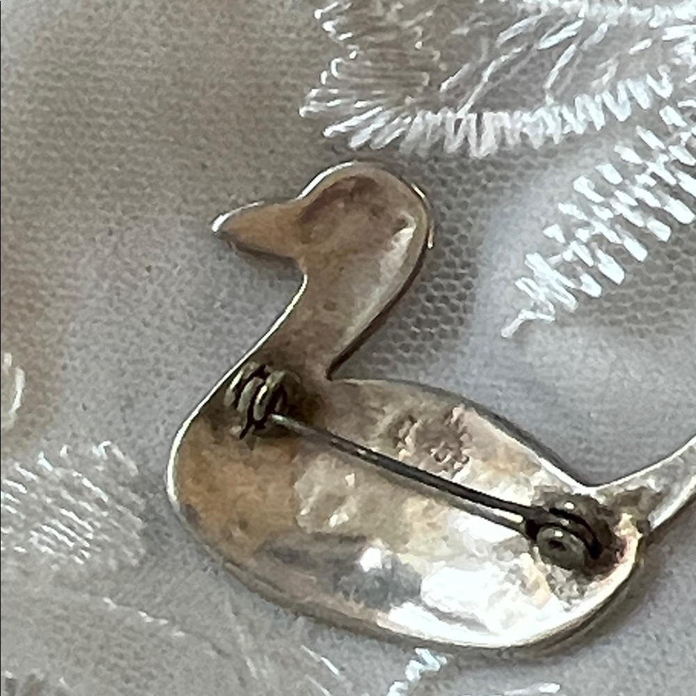 Colorful abalone Duck Brooch - Picture 5 of 5
